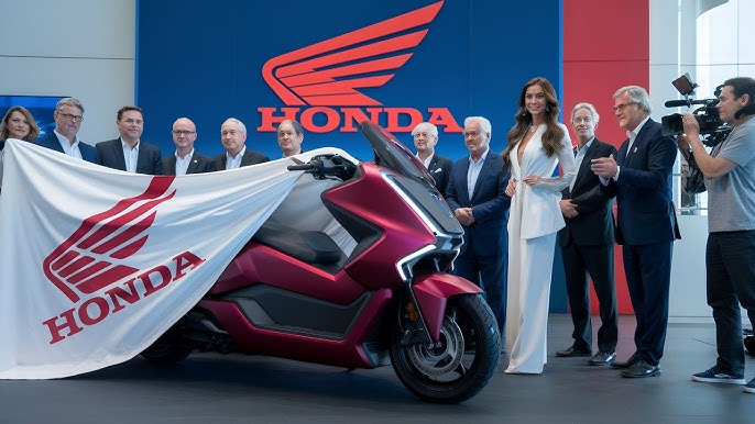 Honda Activa 6G भारत की सबसे ज्यादा बिकने वाली स्कूटरों में से एक है। यह स्कूटर लंबे समय से अपने भरोसेमंद इंजन, बेहतरीन माइलेज और कम मेंटेनेंस के कारण लोगों के दिलों में जगह बना चुकी है। अब कंपनी ने इसमें कुछ नए अपडेट और आधुनिक फीचर्स जोड़कर इसे और भी बेहतर बना दिया है, जिससे यह हर उम्र के राइडर के लिए उपयुक्त विकल्प बन गई है।
Design and Look
Honda Activa 6G का डिजाइन क्लासिक और एलीगेंट दोनों का मेल है। इसमें क्रोम फिनिशिंग के साथ LED हेडलैंप और टेललाइट दी गई है, जो इसे एक प्रीमियम लुक प्रदान करती है। स्कूटर का बॉडी पैनल मजबूत मटेरियल से बनाया गया है जो लंबे समय तक टिकाऊपन सुनिश्चित करता है। इसमें नई कलर रेंज जोड़ी गई है जो इसे पहले से ज्यादा आकर्षक बनाती है। इसके अलावा, इसकी सीट और फुटबोर्ड काफी स्पेशियस हैं जिससे राइडिंग अनुभव और भी आरामदायक हो जाता है।
Engine and Performance
Honda Activa 6G में 109.51cc का सिंगल-सिलिंडर, एयर-कूल्ड इंजन दिया गया है, जो 7.8 PS की पावर और 8.9 Nm का टॉर्क जनरेट करता है। यह इंजन Honda की ESP (Enhanced Smart Power) तकनीक पर आधारित है, जो न केवल परफॉर्मेंस बढ़ाती है बल्कि फ्यूल एफिशिएंसी भी सुधारती है। इसके साथ ही, Silent Start सिस्टम दिया गया है जिससे स्कूटर बहुत स्मूद और शोर-रहित तरीके से स्टार्ट होता है।
Features and Technology
Honda ने Activa 6G में कई नए फीचर्स जोड़े हैं। इसमें डिजिटल-एनालॉग इंस्ट्रूमेंट क्लस्टर, स्मार्ट की सिस्टम, फ्यूल-फिल कैप बाहर की तरफ और फ्रंट में टेलिस्कोपिक सस्पेंशन जैसे फीचर्स दिए गए हैं। स्मार्ट की फीचर के जरिए राइडर बिना चाबी लगाए स्कूटर को स्टार्ट कर सकता है। इसके अलावा, स्कूटर में ऑटो इंजन कट-ऑफ और आइडल स्टॉप सिस्टम भी दिया गया है जो फ्यूल बचाने में मदद करता है।
Mileage and Ride Quality
Honda Activa 6G माइलेज के मामले में भी शानदार प्रदर्शन करती है। कंपनी का दावा है कि यह स्कूटर करीब 50-55 किलोमीटर प्रति लीटर तक का माइलेज देती है। इसका सस्पेंशन और सीटिंग आरामदायक है, जिससे लंबी दूरी की सवारी भी आसान बन जाती है। साथ ही, इसकी ग्राउंड क्लीयरेंस और बैलेंस बेहतर है, जो खराब रास्तों पर भी स्थिरता बनाए रखती है।
Price
भारतीय बाजार में Honda Activa 6G की शुरुआती कीमत ₹76,900 (एक्स-शोरूम, दिल्ली) रखी गई है। यह स्कूटर अपने दमदार इंजन, आकर्षक डिजाइन और भरोसेमंद परफॉर्मेंस के कारण आज भी हर घर की पहली पसंद बनी हुई है।